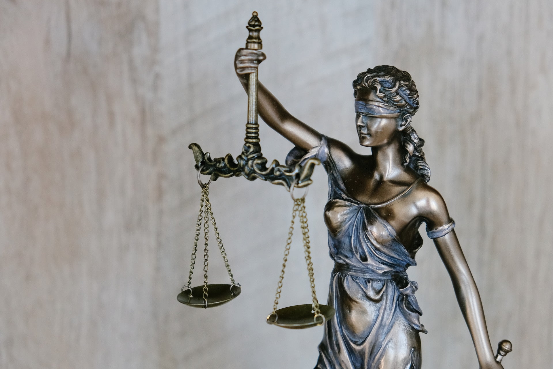 Lady justice statue as Sam Bankman-Fried Faces Dual Criminal Trials