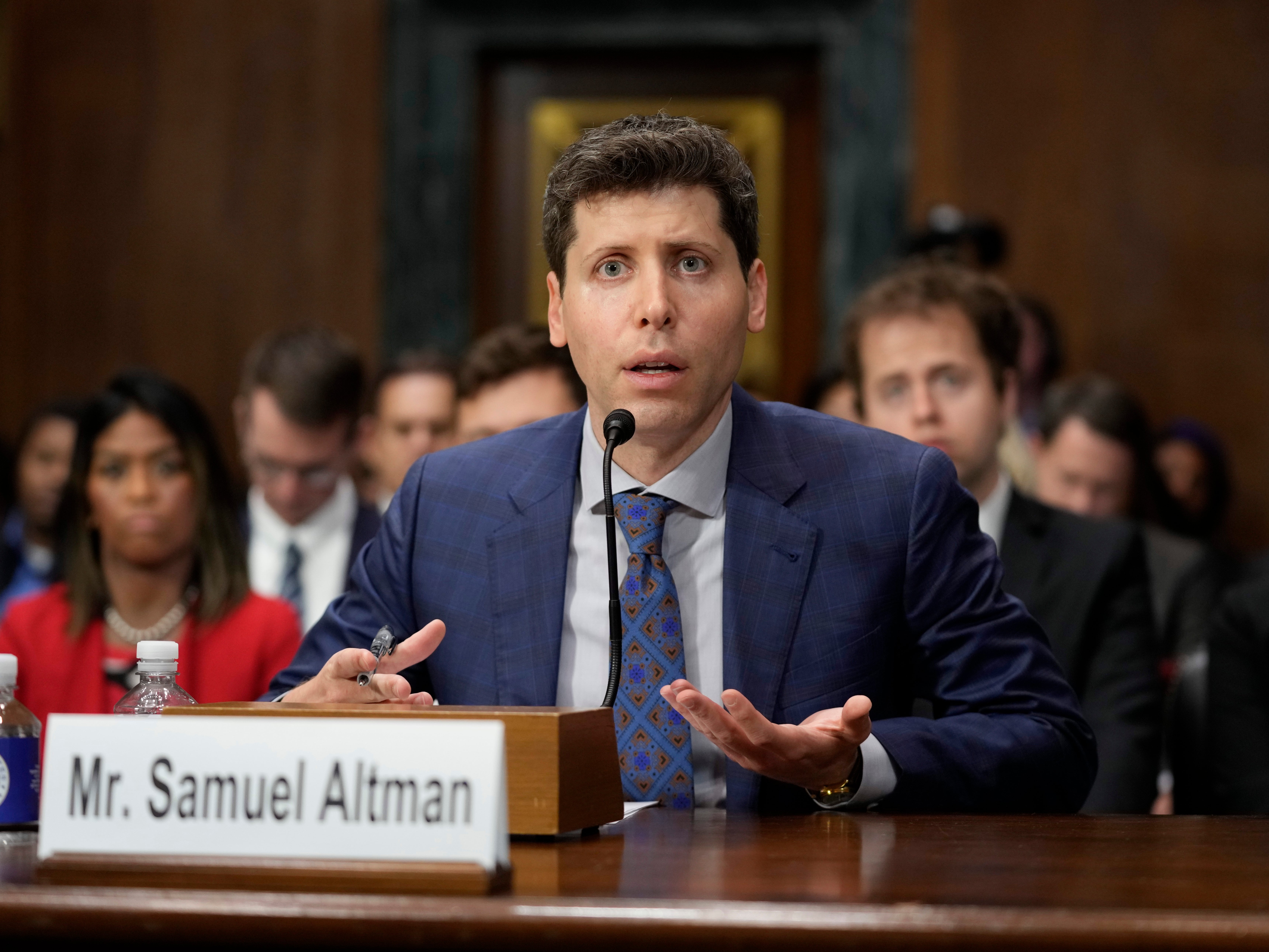 Sam Altman of Open AI officially launches Worldcoin project.